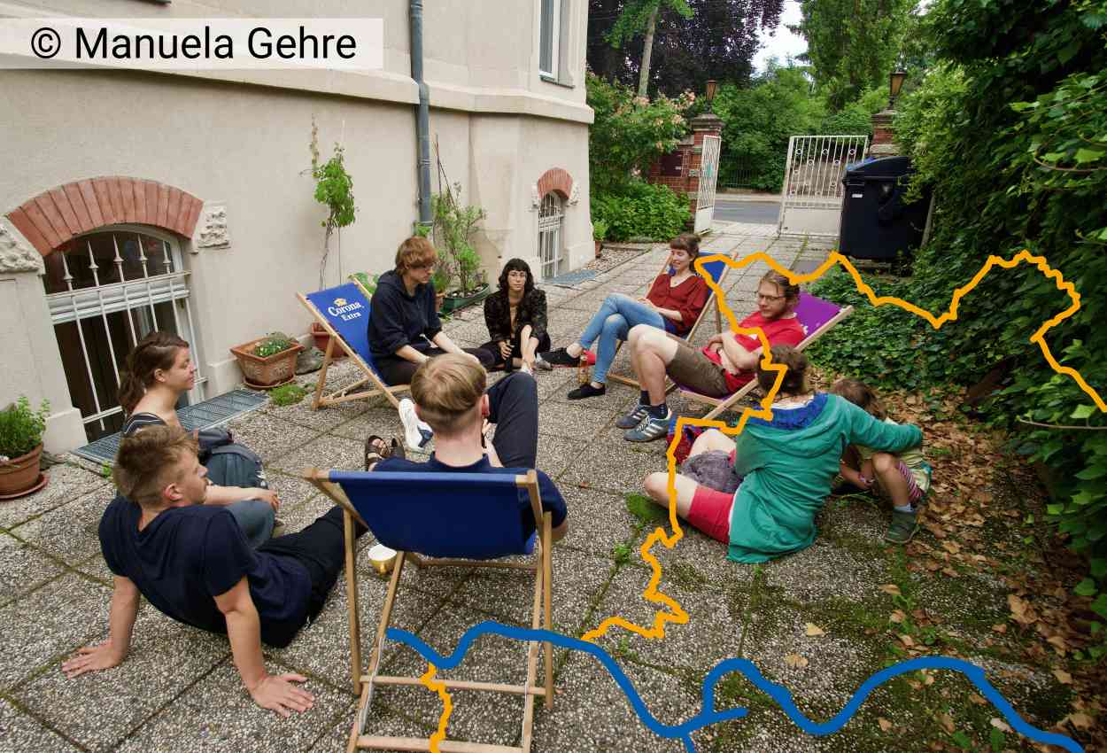 17 Ein Gruppenbild von KuRSiF auf ihrem Hof